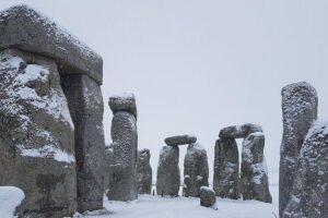 Private Tour of Stonehenge and Salisbury Cathedral - Meeting at 9:00 and Moving Out of London Smoothly
