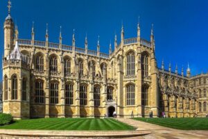 Private Tour to Stonehenge and Windsor Castle - Stonehenge: getting close early and making sense of the stones