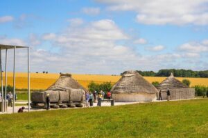 Stonehenge and Bath Guided Day Tour from London - The coach ride: live commentary, air-conditioning, and the reality of time